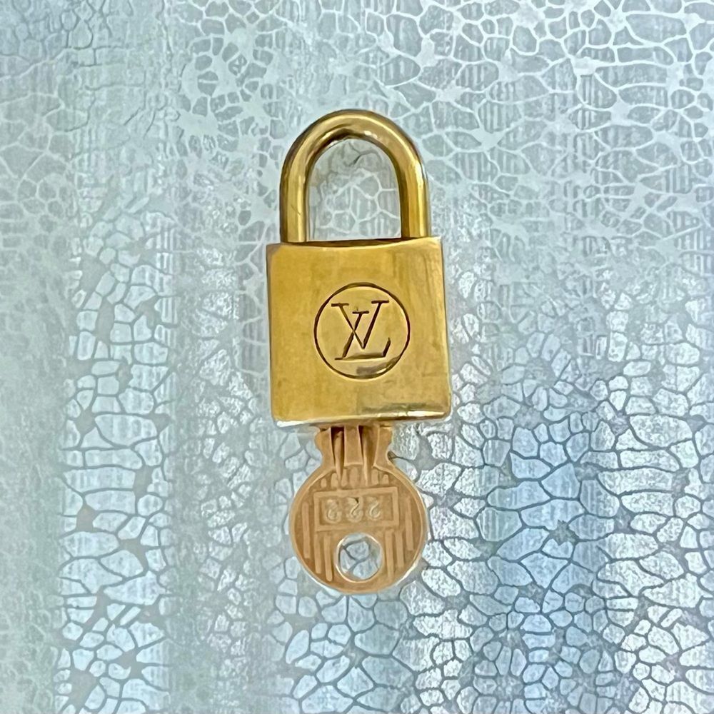 RARE Angel #222 LV Lock & Key